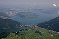 Blick vom Stanserhorn zum Vierwaldstättersee, Mueterschwanderberg (links vorne) und Stans (rechts)