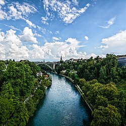 Aare virtaa Bernin läpi.