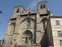 Façade occidentale de l'abbatiale Saint-Robert