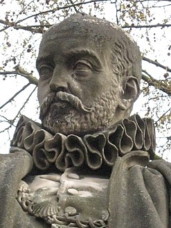 La statue de Montaigne (détail).