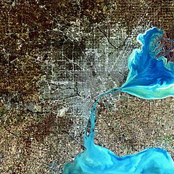 Sebuah simulasi warna gambar satelit Metro Detroit, dengan Windsor di seberang sungai, diambil dari satelit Landsat 7 milik NASA.