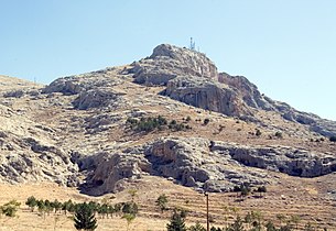 Toprakkale, koe Van witafa widava. Yoltkirafe gu Rusahinili poron gu Rusa gazik