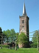 Kerktoren van Hem, met houten standbeeld