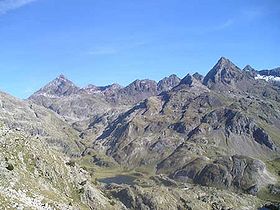 Le cirque de Piedrafita, l'ibón de Campoplano,la Grande Fache à gauche et le Llena Cantal à droite.