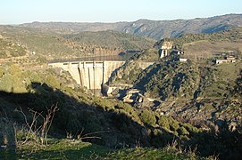 Presa de Bemposta, final de la CL-527