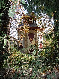 Restaurierter Gartenpavillon