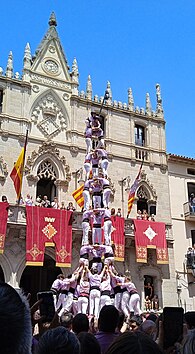 Castell 3 de 9 amb folre dels Minyons a la Diada de la Festa Major de Terrassa del 2023