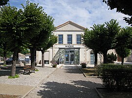 The town hall in Usseau