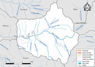 Carte en couleur présentant le réseau hydrographique de la commune