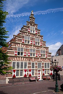 The former residence of the city's master carpenter at the Stadstimmerwerf (city carpenter's or construction yard) with large stepped gable, open to the public and in use as art gallery.