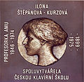 Pamětní deska spoluzakladatelky školy prof. Ilony Štěpánové-Kurzové v budově školy