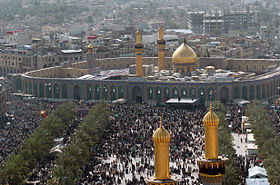 La mosquée Hussein à Kerbala lors du pèlerinage de 2005.