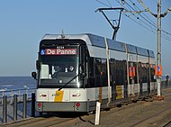 HermeLijn aan de kust. 6334 te Raversijde (Oostende), komende van Knokke en onderweg naar De Panne.