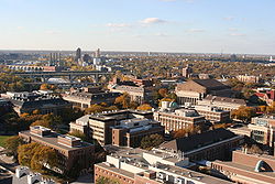 A Northrop Mall, az egyetem campusa a Mississippi keleti partján