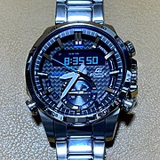 デジタルとアナログ両方に時間の表示。(CASIO)