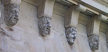 Mascarons.