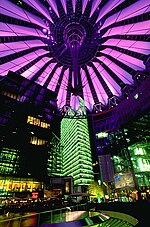 Cúpula del Sony Center, obra de Helmut Jahn, edificio emblemático de la nueva Potsdamer Platz