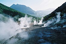 Photo couleur d'un cratère de volcan.