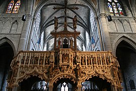 Le jubé de Charles Quint dans la basilique.