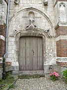 Entrée latérale de Saint-Vaast.