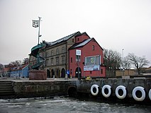 Konsthallen/Hamnmagasinet och Walter Bengtssons Spirande snäcka.