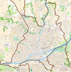 Mapa konturowa Nantes, blisko centrum na prawo u góry znajduje się punkt z opisem „Stade de la Beaujoire”