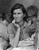 Fotoportrettet har vært og er viktig innen kunstfotografi og fotojournalistikk. Dorothea Langes berømte Migrant Mother viser en fattig landarbeider i California 1936. Bildet har blitt et ikonsk symbol på den store depresjonen i USA og befolkningens offer og utholdenhet. Det er også eksempel på et delvis iscenesatt dokumentarfoto.