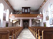 Vue intérieure de la nef vers la tribune d'orgue.