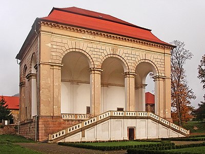 Villa Libosad dans le parc du même nom.