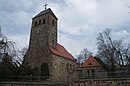 Dorfkirche mit Sakristei und Familiengrablege Wrede, davorstehendem Eisenguss-Grabmal für Philipp Gröschel sowie Einfriedung der West- und Ostseite des Kirchhofs