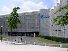 Photographie en couleurs du bâtiment Audencia, une école de commerce nantaise.