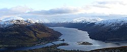 Vue générale du loch Duich depuis le nord-ouest.