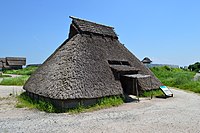 弥生時代の竪穴建物（復元、佐賀県吉野ヶ里遺跡）