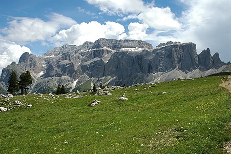 pohled z Val Gardeny na masiv Sella