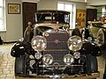 Cadillac V16, 1930 "Madame X", punainen V16-jäähdytinmerkki