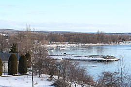 Wharf of Deschambault, from Cap Lauzon, rue Saint-Joseph