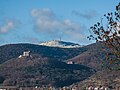 Slot Hambach met Burgschenke Rittersberg en bergtop Kalmit