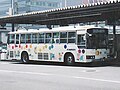 過去の車両：元神奈川中央交通のギャラリーバス「カナちゃん号」の車両。塗装変更せずに使用していた