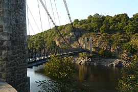 Pont suspendu sur la Tardes.