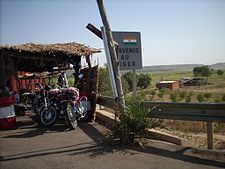 Fronteira rodoviária de entrada entre o Níger e Benin a partir de Gaya