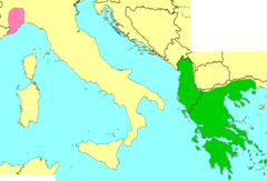 Distribución de Pelophylax kurtmuelleri. En verde autóctona, el rosa introducida.