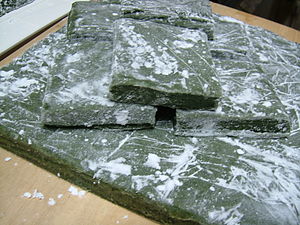 Square cut kusa mochi