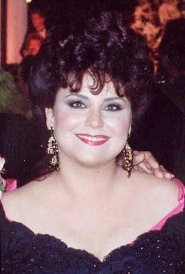 Delta Burke (1990)