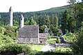 Església de Sant Kevin de Glendalough, amb la Torre Rodona