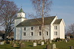 Foto einer weißen Holzkirche