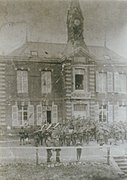 Musique militaire allemande jouant devant la mairie devenue la Kommantur en 1917.