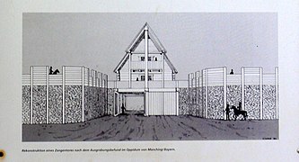 Rekonstruktions­zeichnung eines Zangentores (Infotafel am Oppidum Finsterlohr)