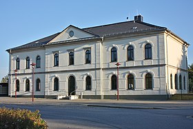 Das Bahnhofsgebäude nach dem Rückbau in den äußerlichen Ursprungs-Zustand von 1845; dieser war baugleich mit dem Bahnhof Radeberg von 1845.