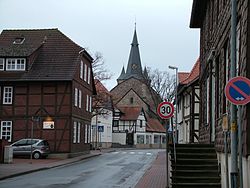 Dammstraße med den evangeliske kirke