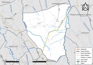 Carte en couleur présentant le réseau hydrographique de la commune